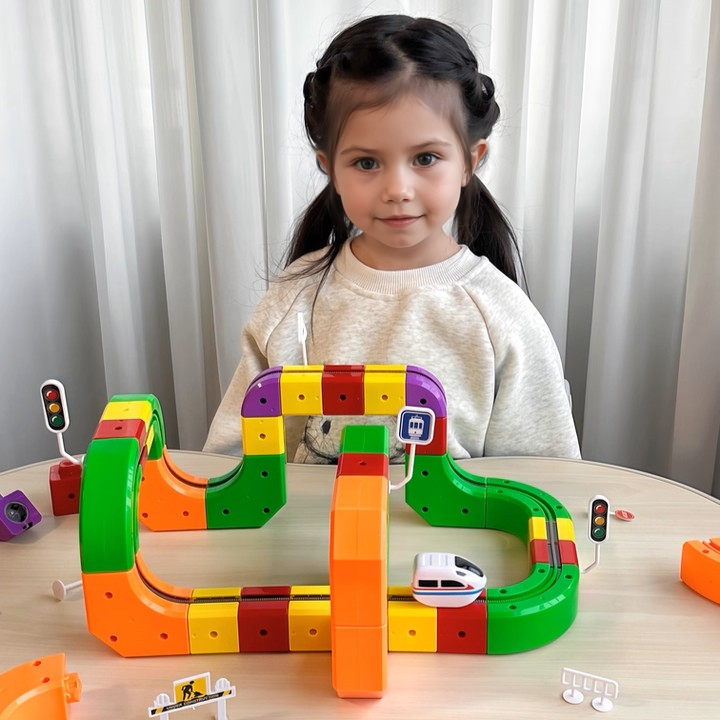 DIY-palapelijunarata – Opettavainen palikkasarja